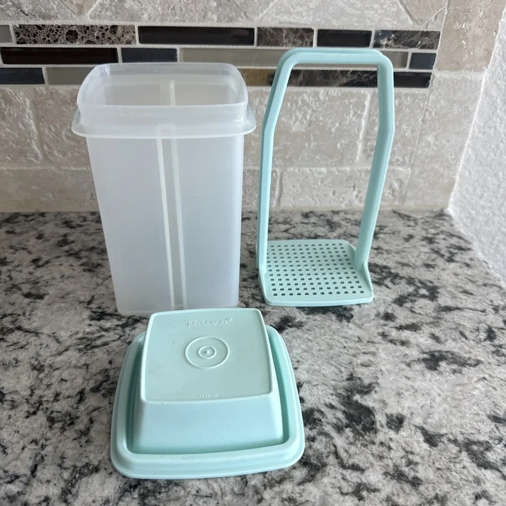 TUPPERWARE Pick A Deli Pickle Sm Keeper Container Mint Seal Lift Drain 4 1/2 Cup